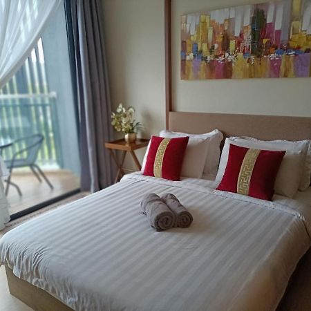 Timurbay Seafront Residence By Ozzy Azizi Kuantan Extérieur photo