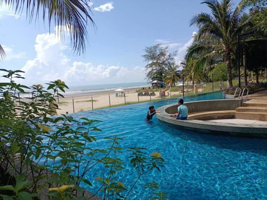 Timurbay Seafront Residence By Ozzy Azizi Kuantan Extérieur photo