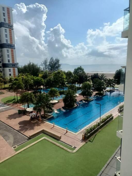 Timurbay Seafront Residence By Ozzy Azizi Kuantan Extérieur photo
