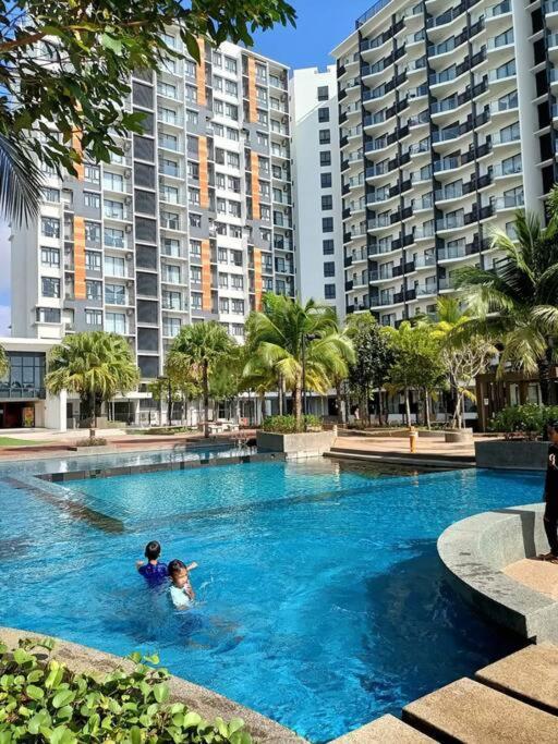 Timurbay Seafront Residence By Ozzy Azizi Kuantan Extérieur photo