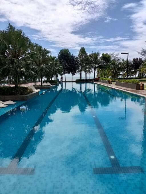 Timurbay Seafront Residence By Ozzy Azizi Kuantan Extérieur photo