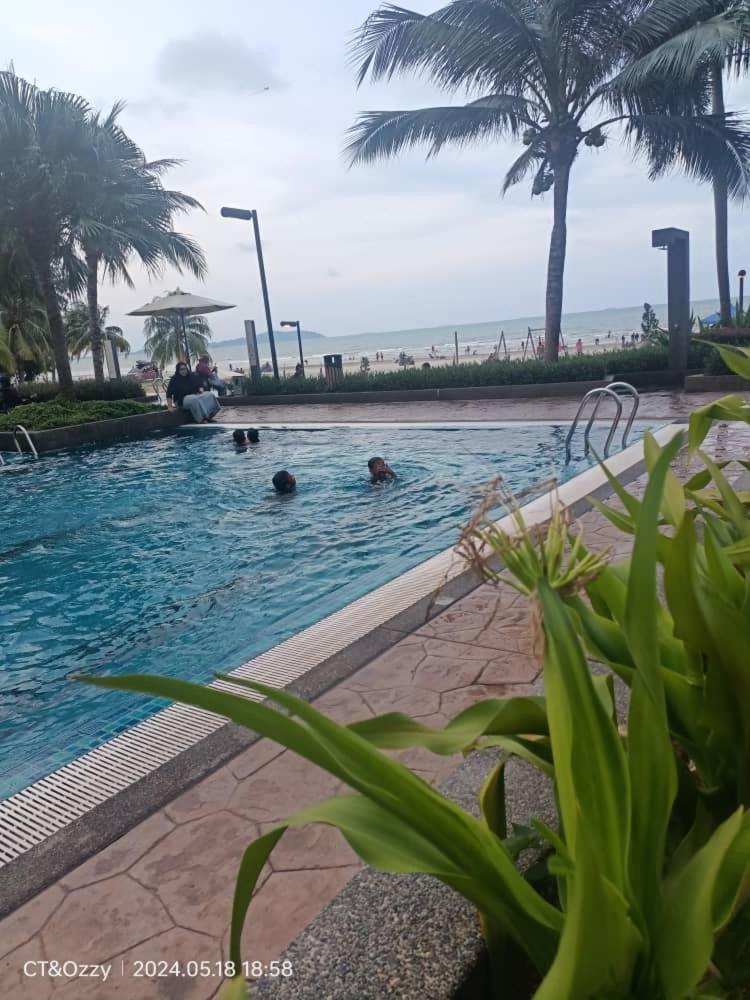 Timurbay Seafront Residence By Ozzy Azizi Kuantan Extérieur photo